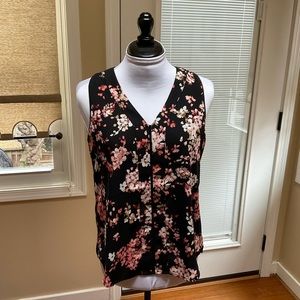 Beautiful WHBM Floral sleeveless top - Size 2P
